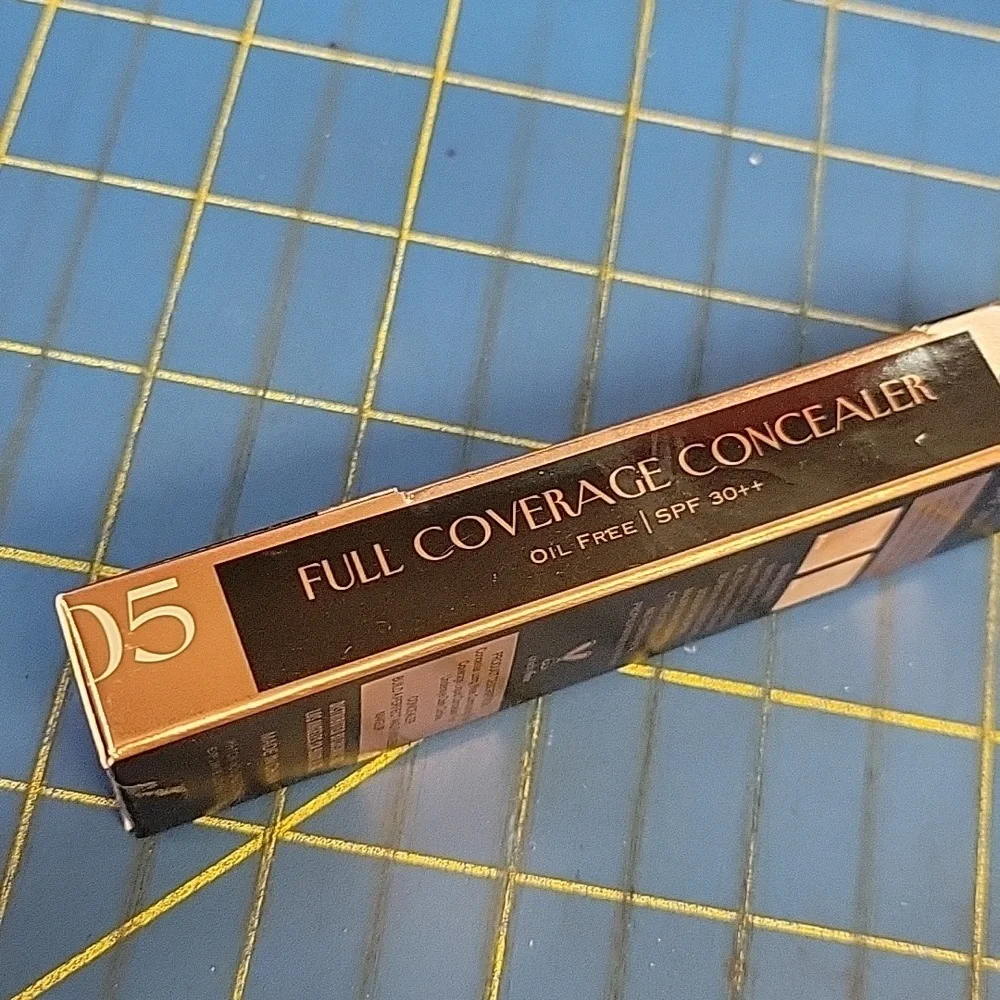 OZ E LAB Concealer SPF 30++ - 05 New Sealed Box